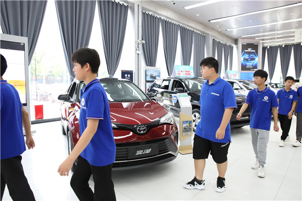 企業游學 | 2022新生參觀恒隆豐田4S店,體驗車企之旅~