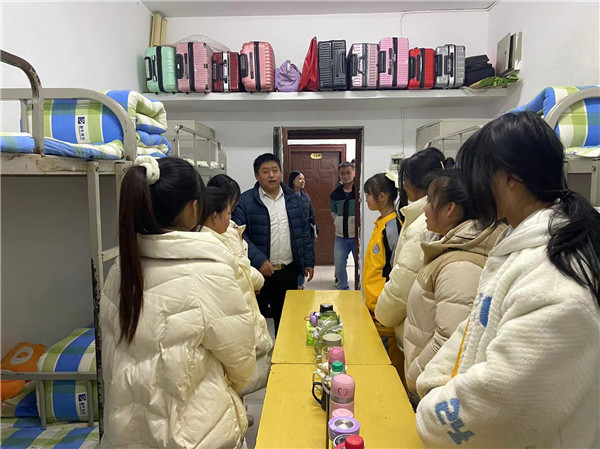 慰問新生 | 新生入學后學習生活怎么樣?一起來看看!