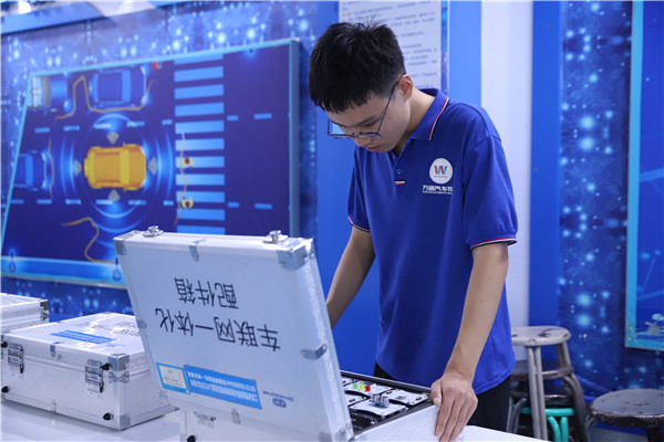 新生故事 | 為學新能源技術,親兄弟兩相繼來萬通!